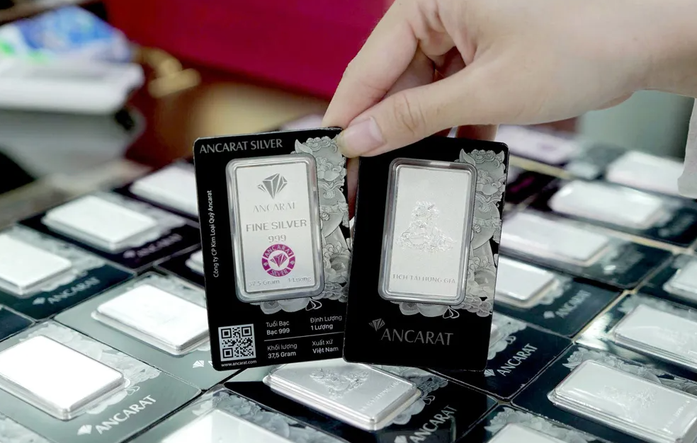 gia-bac-hom-nay-10-11-2025-bac-trong-nuoc-va-the-gioi-dong-loat-bat-tang-co-hoi-hay-canh-bao